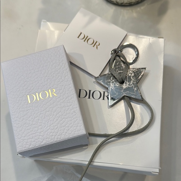 New Dior Star key chain with box - Picture 1 of 4